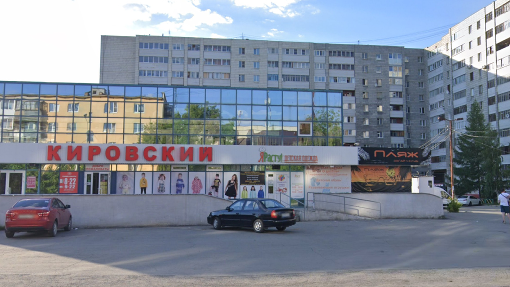 Игорь Ковпак продал застройщику магазин «Кировский», чтобы снова открыть его в том же месте