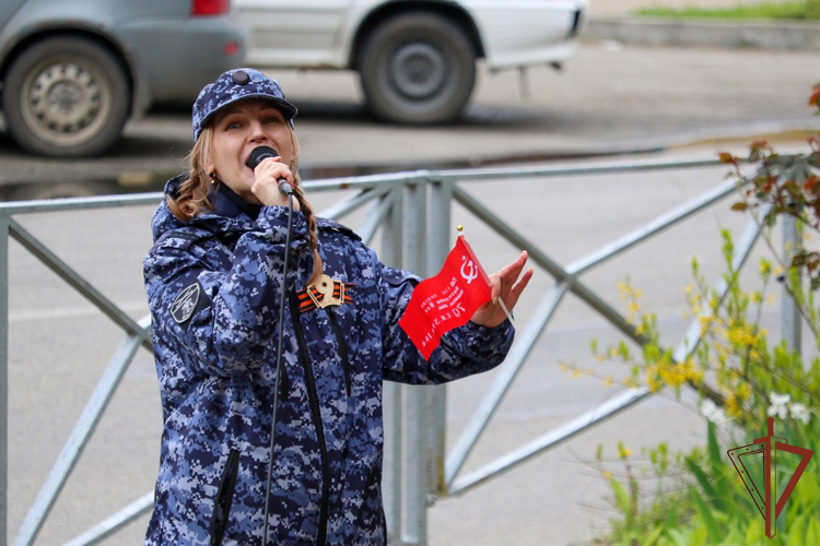 В Ставрополе росгвардейцы поздравили с наступающим Днем Победы ветерана Великой Отечественной войны
