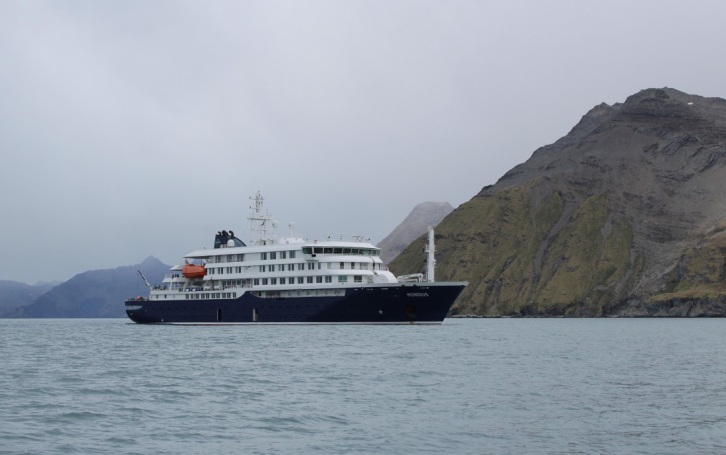Аргентина отслеживает передвижение заболевших туристов с лайнера MV Hondius