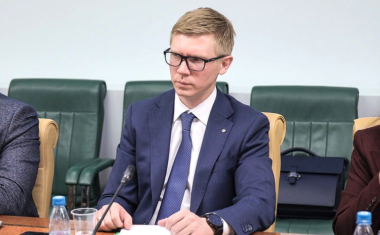 Круглый стол Комитета СФ по экономической политике на тему «Автономные транспортные средства: от испытаний к интеграции в правовое поле РФ»