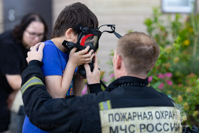 Огонь добра: Пожарные Сургута подарили чистоту и радость центру помощи животным «Переправа»