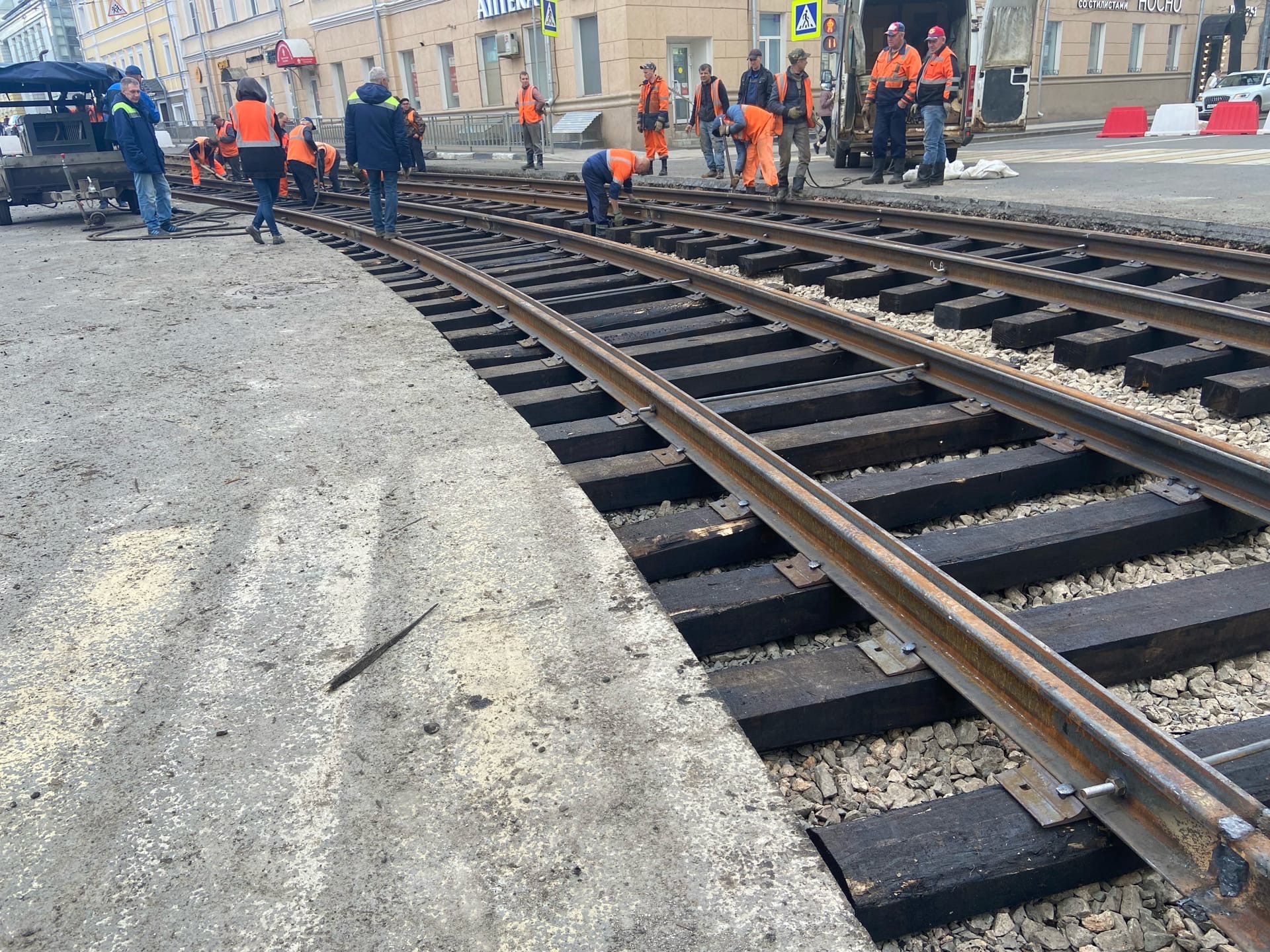 авария с трамваем сормово нижний новгород. трамвайные пути. трамвайные пути сормово. есть камеры на трамвайных путях в районе предмостной. нижегородский трамвай реконструкция путей сормово.