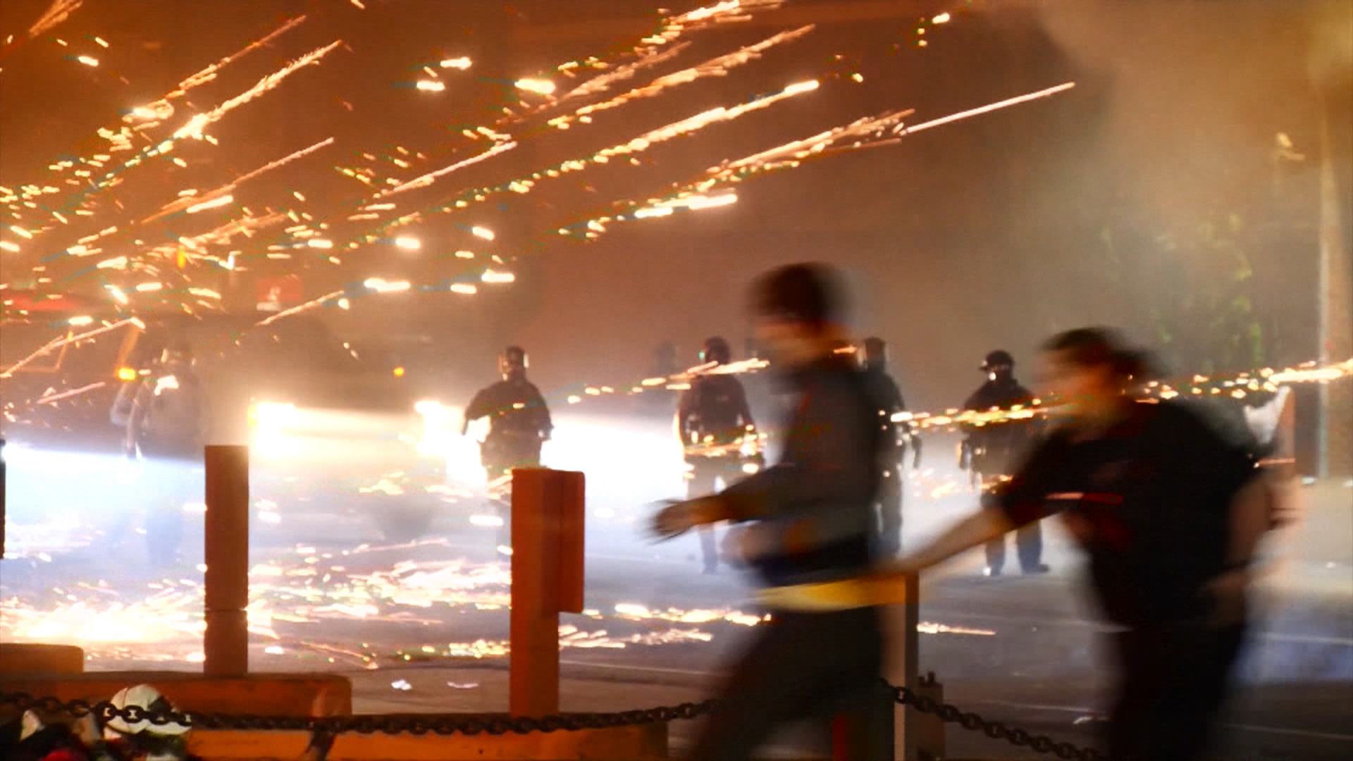 Улицы американских городов захлестнула ползучая гражданская война