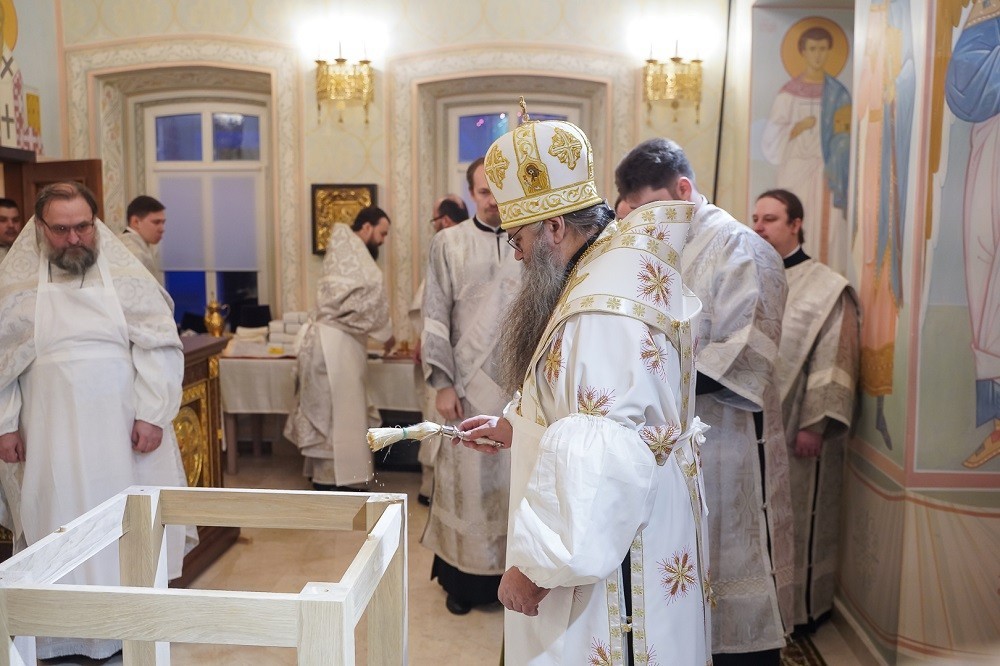 Митрополит Нижегородский Георгий освятил в Крестовоздвиженском монастыре храм в честь иконы Божией Матери «Всех скорбящих Радость»