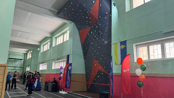 В вузе Бурятии торжественно открыли скалодром