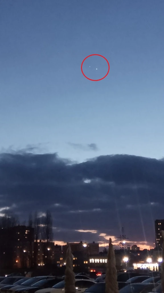 Силуэт на фоне звездного неба. Высоцкий звезды текст. В небе висит пропадает звезда. Звездное небо. В небе висит, пропадает звезда - некуда падать высоцкий.