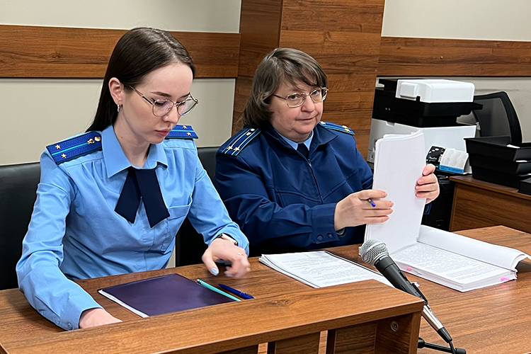 После допроса обвинение попросило огласить показания Шарапова, которые тот дал на следствии