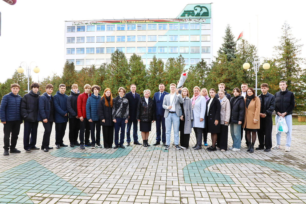 «Эстафету юбилейного огня» приняли на площадке «Бобруйскагромаш»