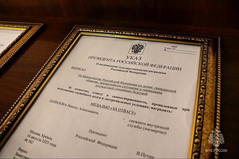 Заместитель главы МЧС России Алексей Кострубицкий с рабочим визитом посетил Донецкую Народную Республику