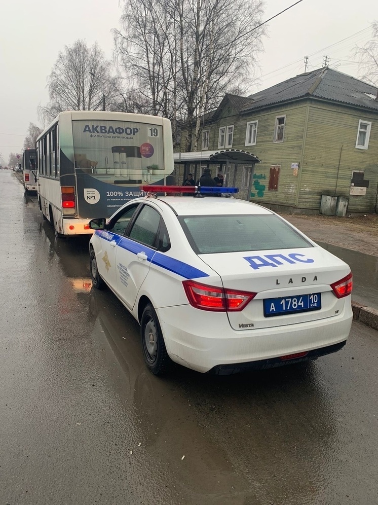 Водитель маршрутки в Петрозаводске не пропустил пешехода и был наказан