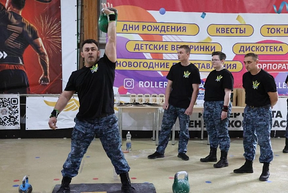 В Пензе прошли соревнования по гиревому спорту «Рывок Победы 1418»