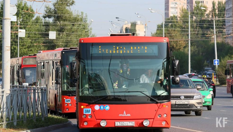 49 автобус казань. Автобус Казань. Красный автобус Казань. Автобусы Казань 2006. 6 Автобус Казань.