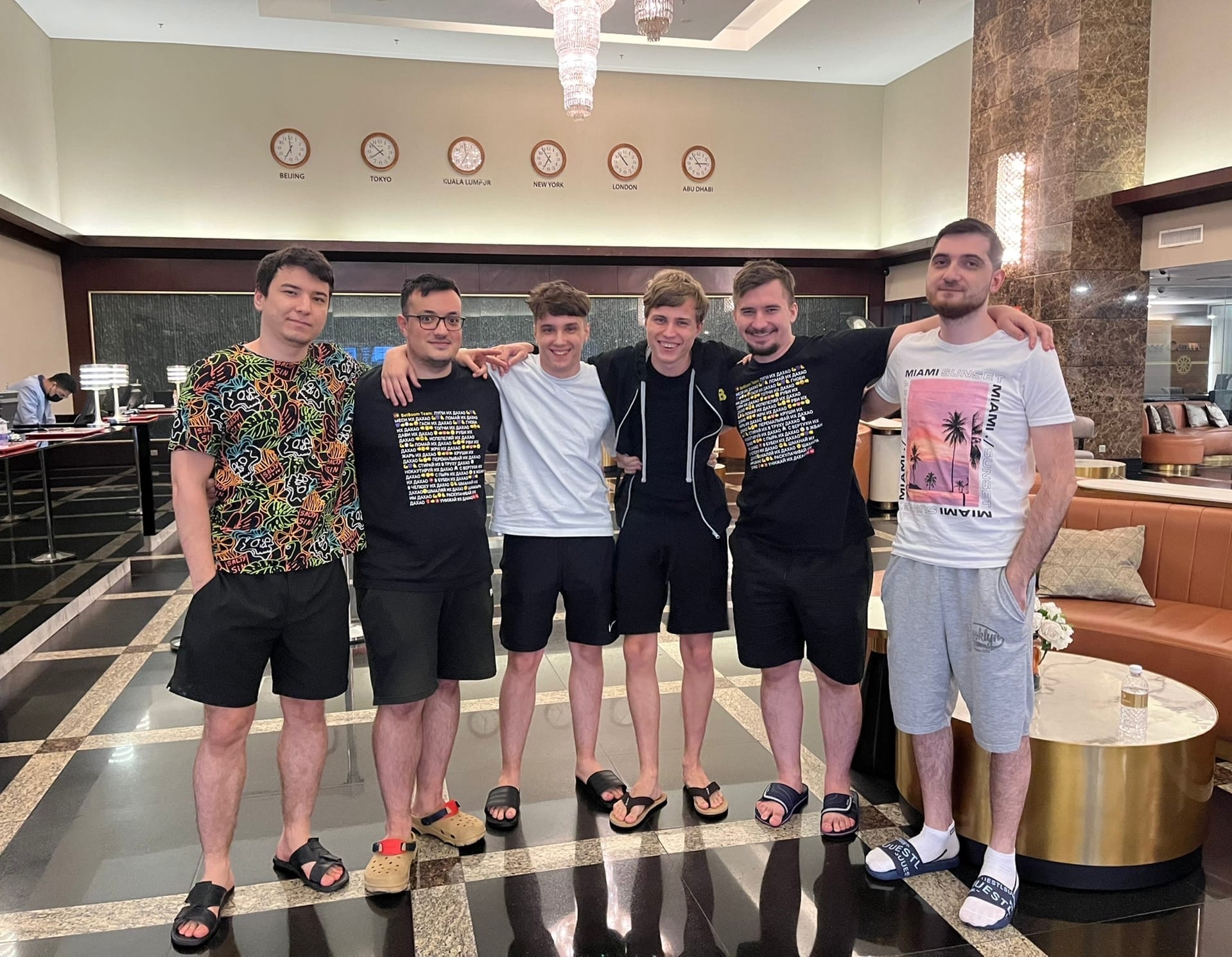 Wbg bb team. Тренер тим спирит. Тим спирит 2022. BETBOOM Team Dota 2. Ларл бетбум.