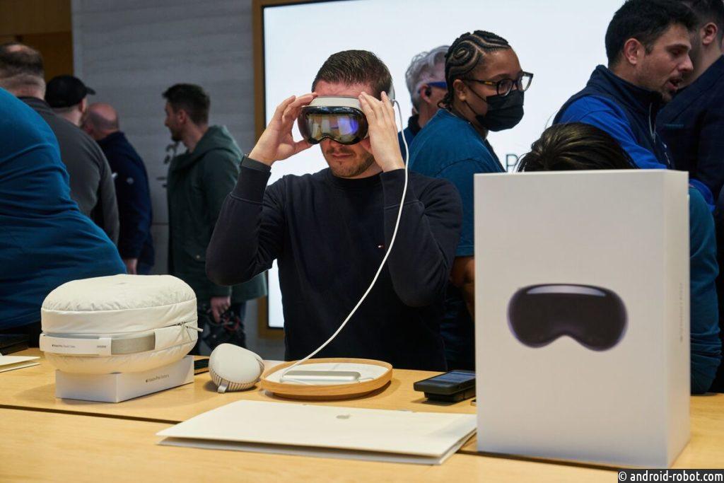 Покупатели Apple Vision Pro возвращают свои гарнитуры