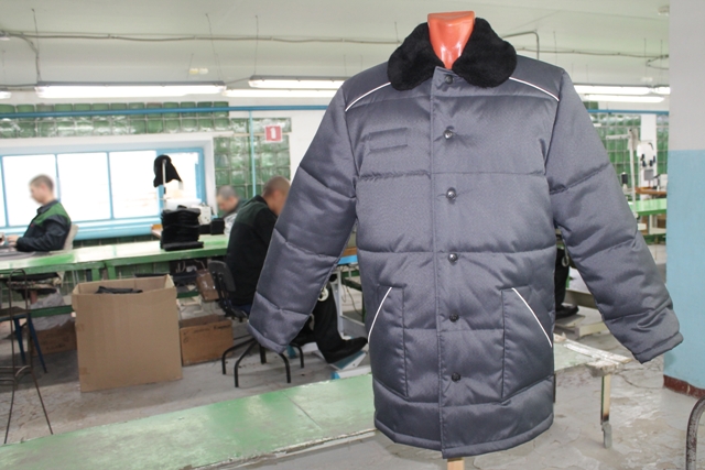 В лечебно-исправительном учреждении № 2 УФСИН России по Омской области началось производство утепленных курток для осужденных