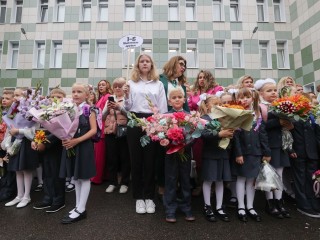 В Подмосковье школьные линейки перенесут с улиц в помещения