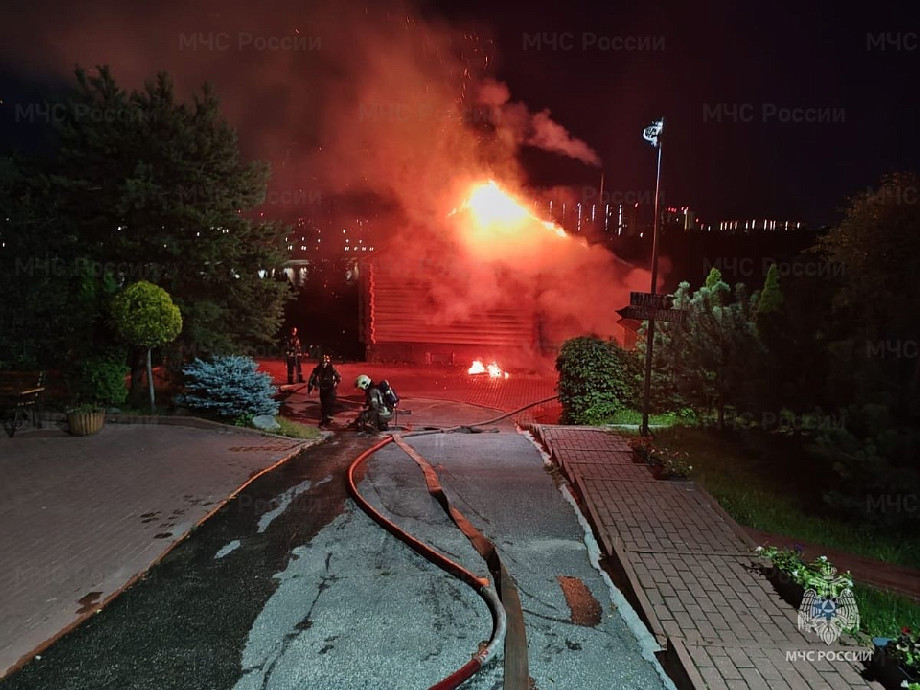 Во Владимире огонь охватил частный дом на площади более 100 квадратных метров