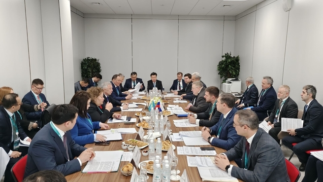 Алексей Оверчук провёл встречу сопредседателей Межправительственной комиссии по сотрудничеству между Российской Федерацией и Республикой Казахстан