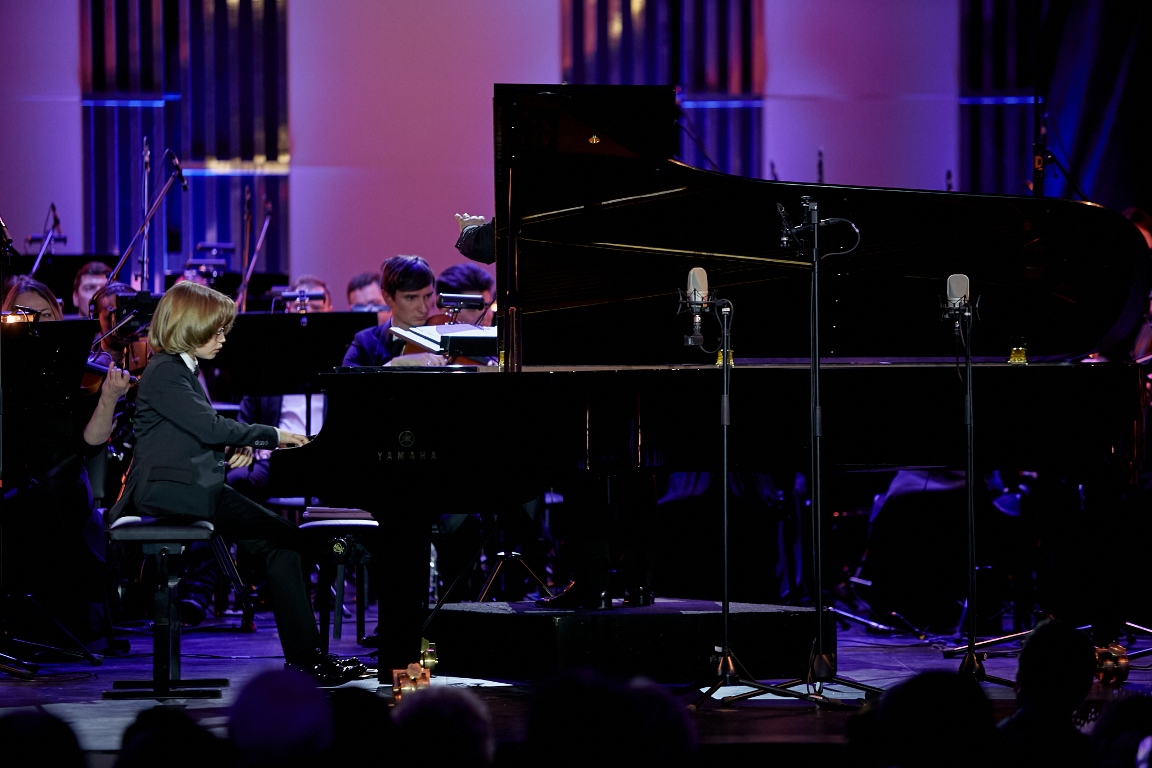 Рахманинов 2 концерт мацуев. Рахманинов концерт. Первая симфония рахманинова. Рахманинов 2 концерт виниловая пластинка. Пианист в оркестре.