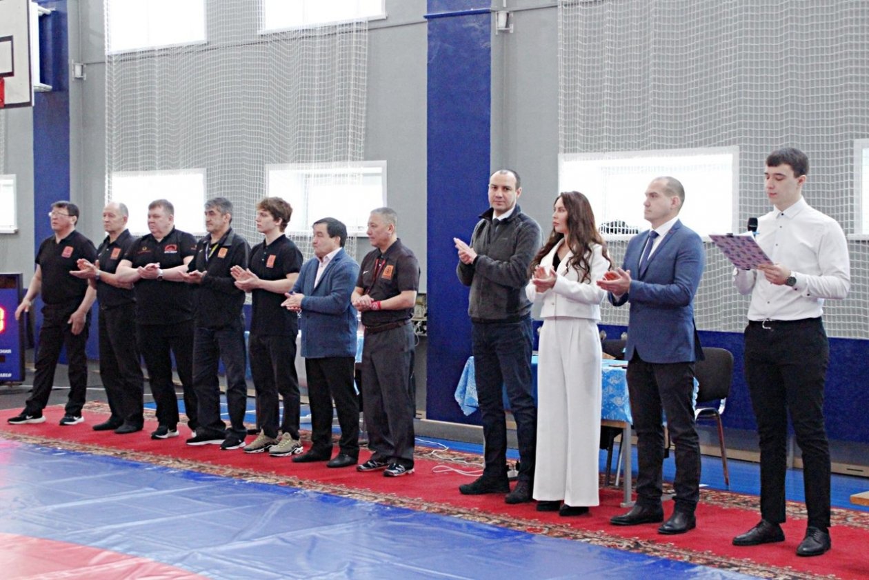 Золотую медаль привез спортсмен из ЕАО со Всероссийского турнира по вольной борьбе