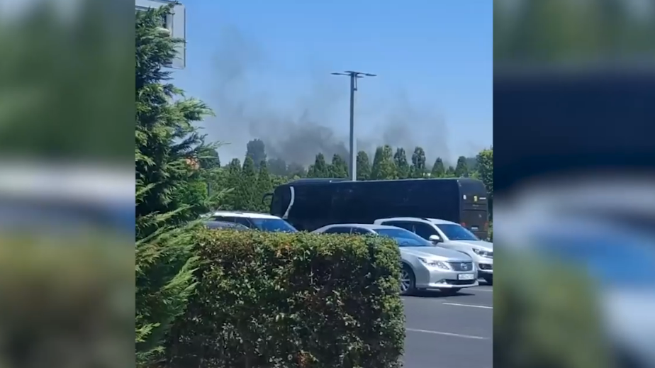 Парк галицкого в краснодаре два холма. Пожар в парке галицкого. Парк хаус пожар. Ночной парк галицкого в краснодаре. Парк галицкого в краснодаре фонари.