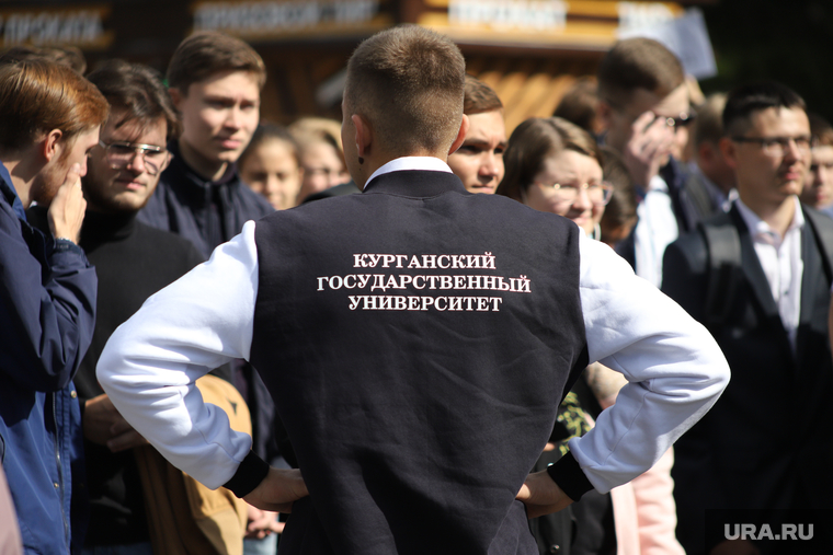 Торжественная линейка студентов КГУ в ЦПКиО. Курган, кгу, курганский государственный университет