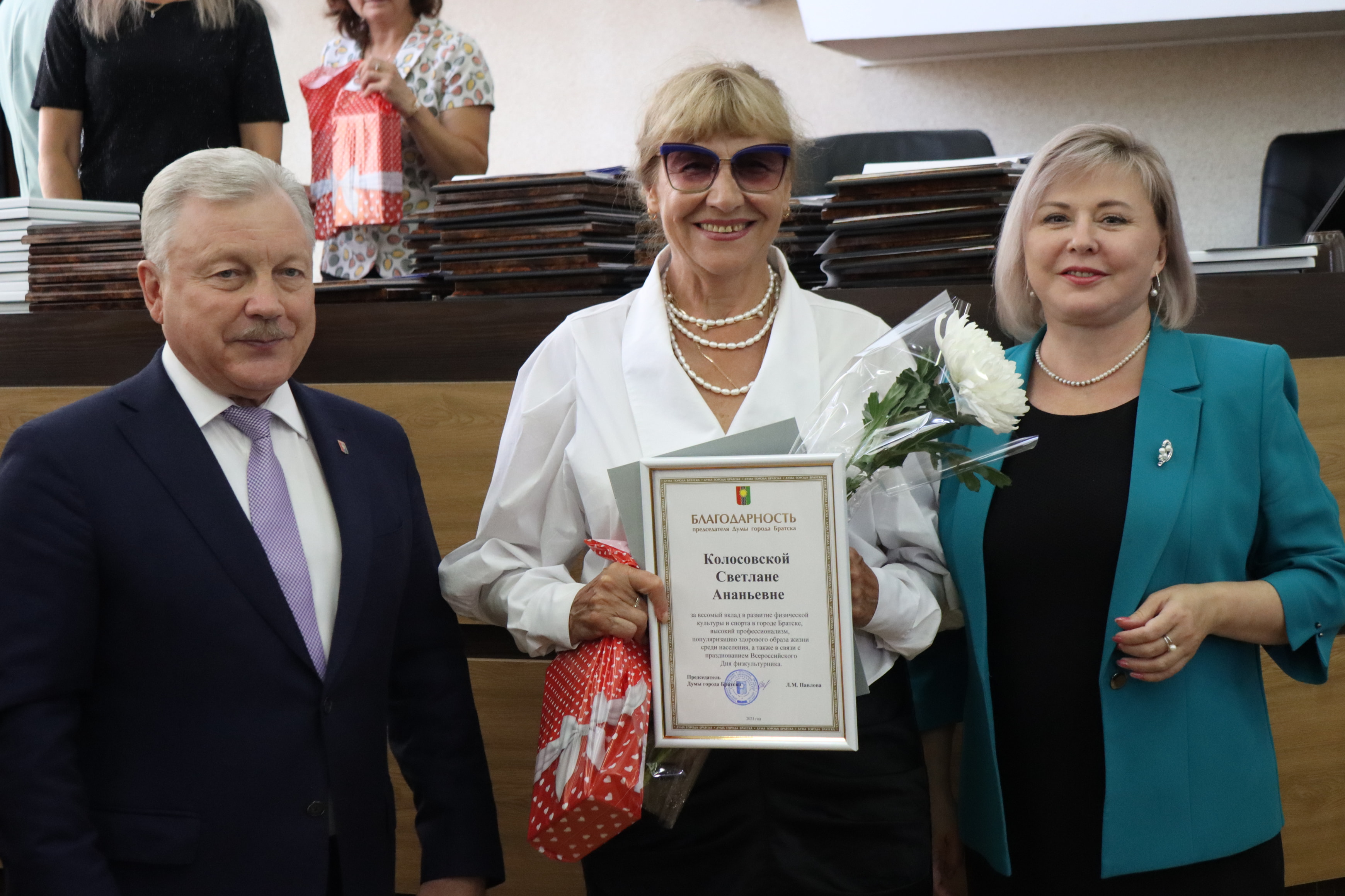 климат города братска. вакансии братска сегодня бегущая. коряжма лесопереработка. улица ленина братск. город братск памятник ленину.