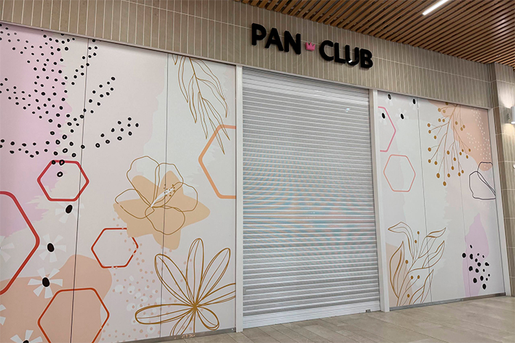 По внешним наблюдениям закрылся магазин ювелирных украшений Pan Club, перезапускается Sunlight, а возле вывески «Ленты» появилась вывеска доставки — видимо, гипермаркет еще активнее уводит трафик в онлайн