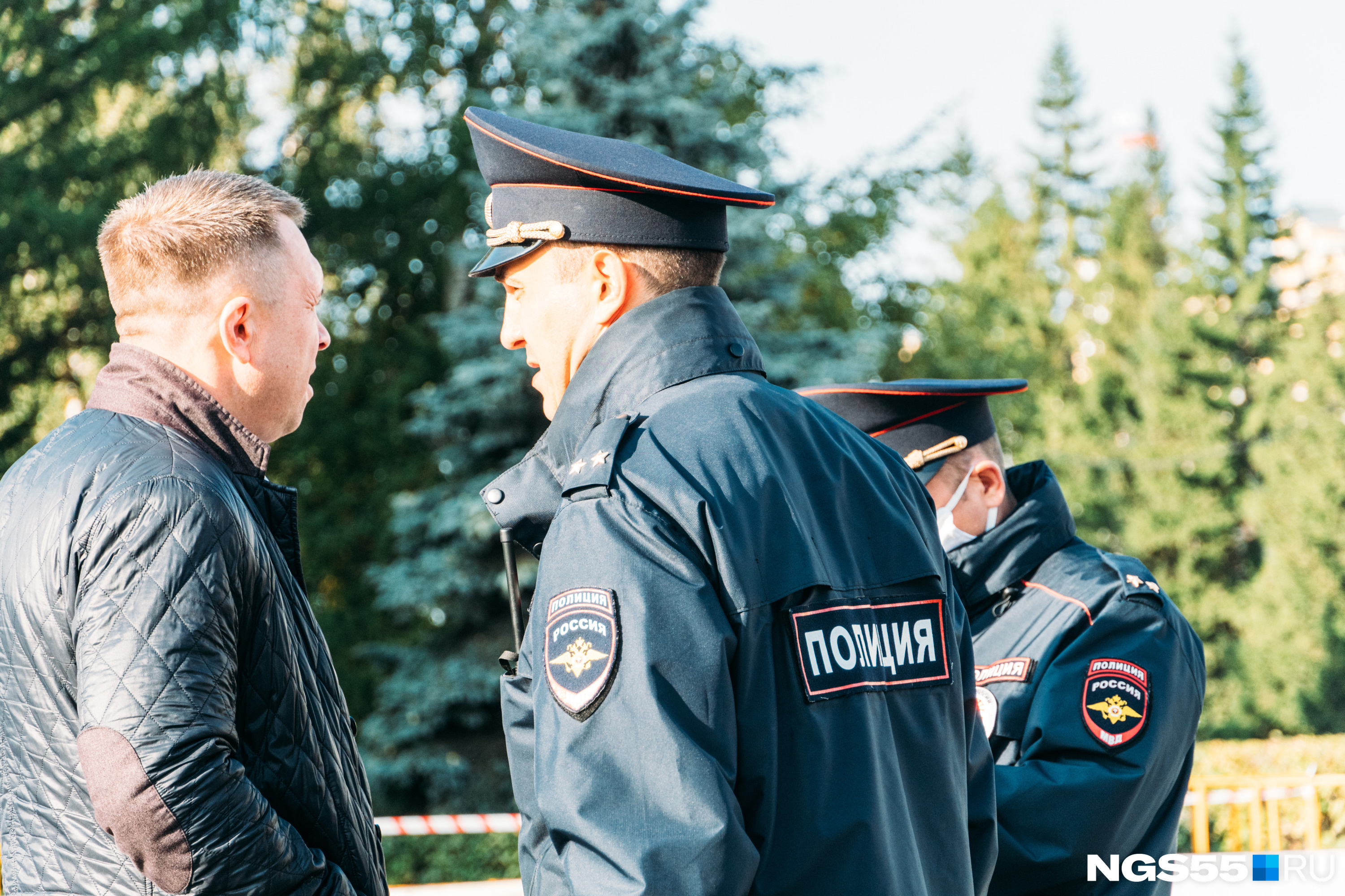 Омск 23 ноября. Военкомат Омска закидали. СМИ И полиция. Полицейские вертолеты Украины. Сенбаев СТК военкомат Омск.