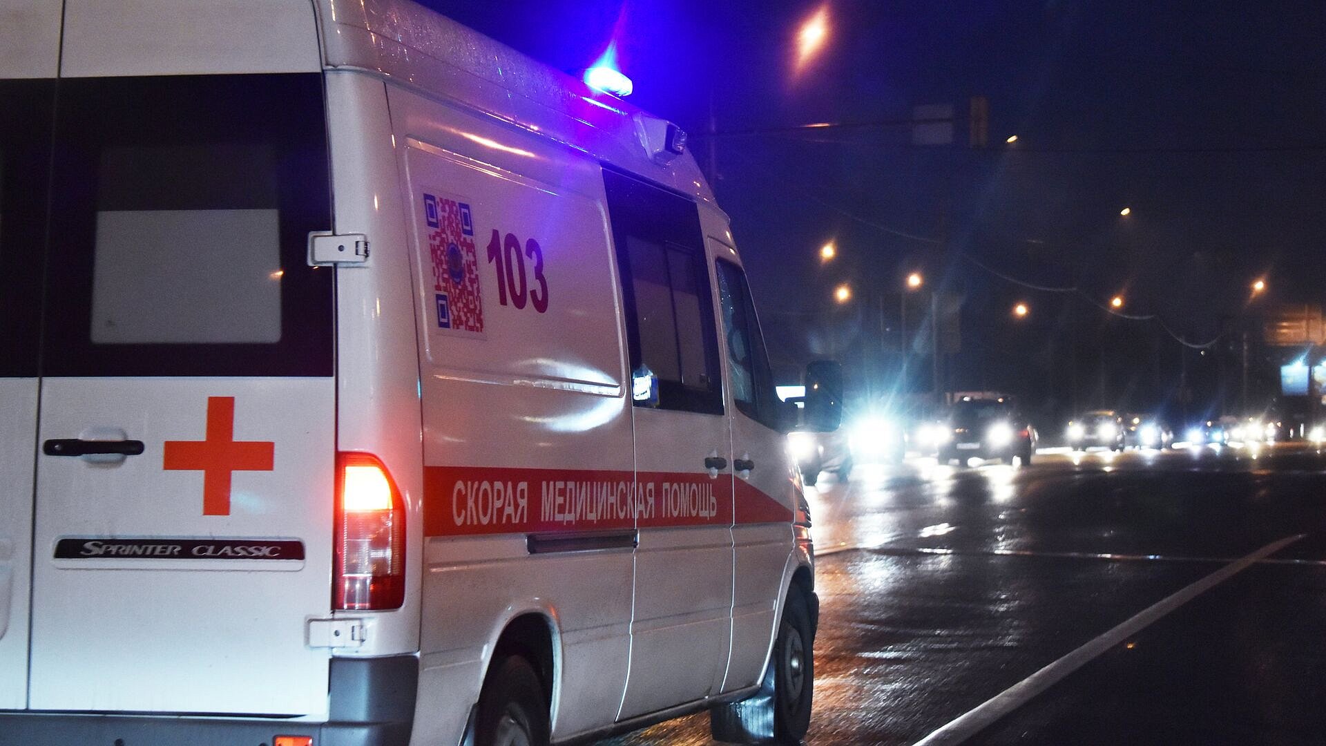 В Москве сотрудники экстренных служб работают на месте взрыва