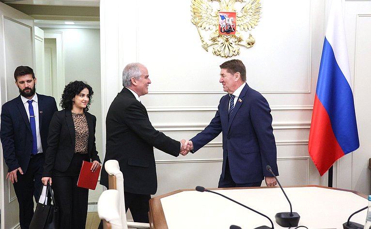 Встреча председателя Комитета СФ по федеративному устройству, региональной политике, местному самоуправлению и делам Севера Андрея Шевченко с Чрезвычайным и Полномочным Послом Республики Куба в Российской Федерации Энрике Орта Гонсалесом