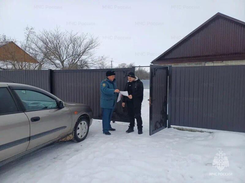 Сотрудники МЧС России продолжают активную профилактическую работу с населением