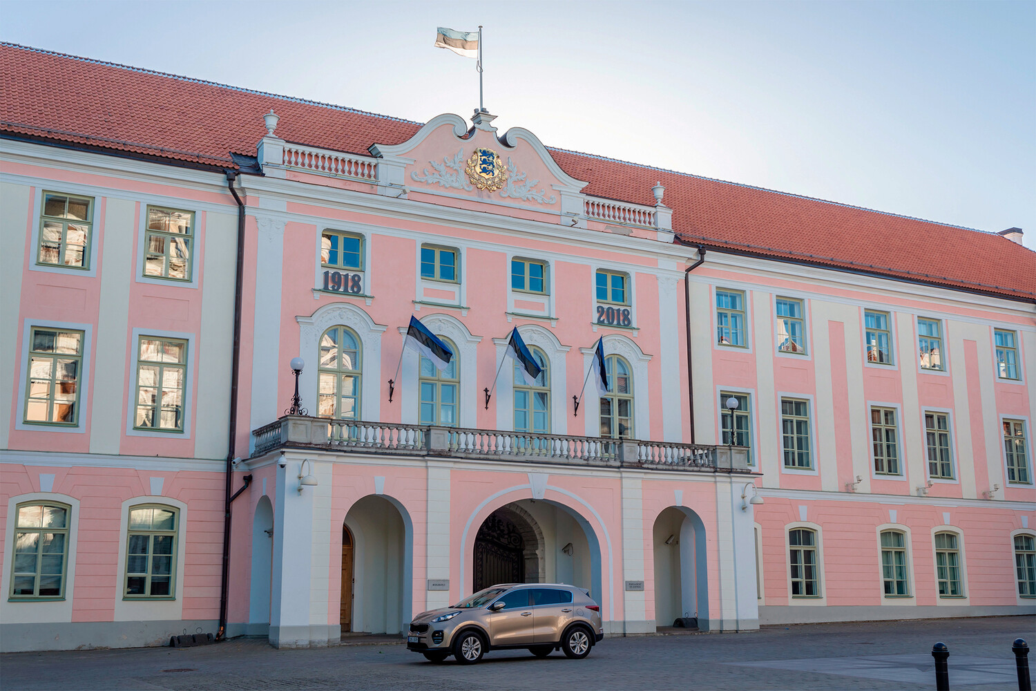 Эстония планирует. Здание парламента Эстонии. Рийгикогу. Самый большой суд в Европе. Марко Михкельсон«неприличные» фотографии.