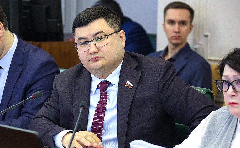 Борис Хачиров