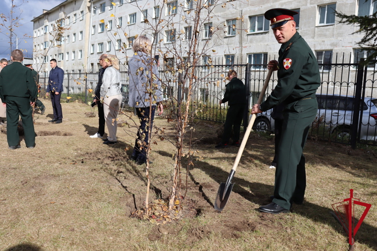 Росгвардейцы Колымы поддержали акции «Сад памяти» и «Зеленая Россия»