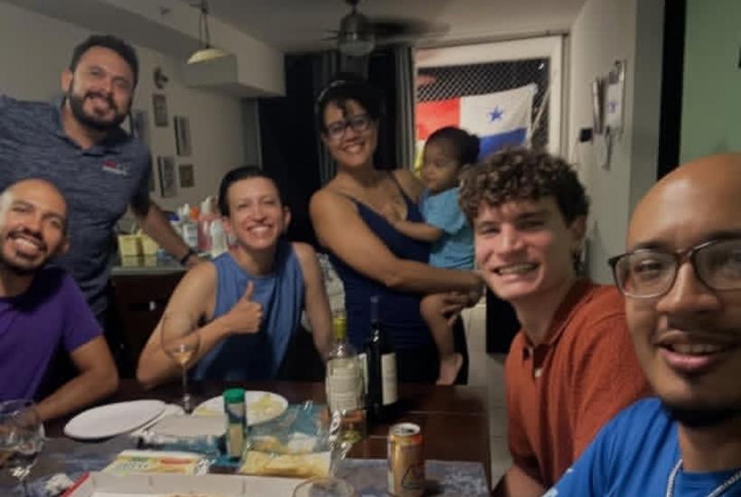 Юмористка Елена Борщёва с семьёй