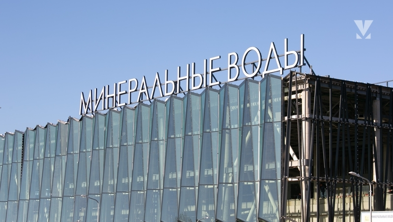 Летевший из Минвод в Тель-Авив самолёт вернулся в аэропорт из-за трещины стекла