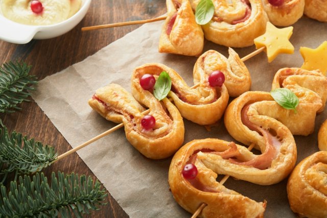 Елочки с ветчиной и сыром