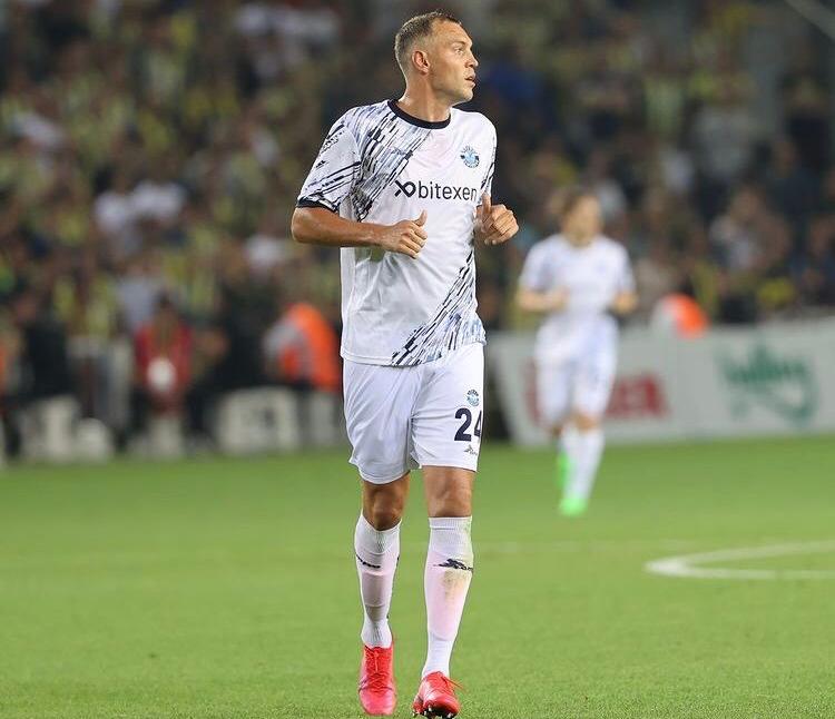 «Адана Демирспор» уступил «Фенербахче» в дебютном матче Дзюбы - фото