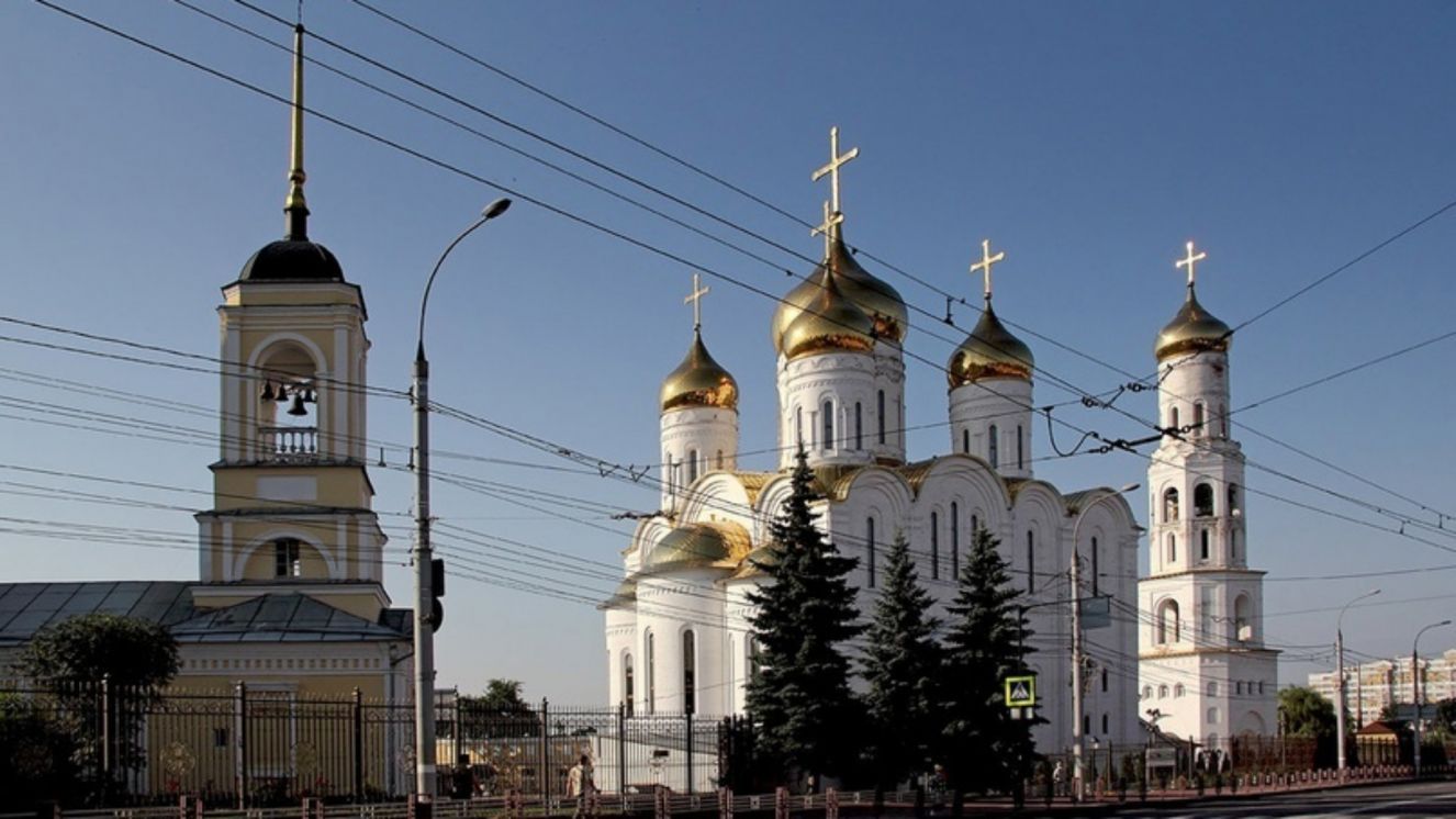 Город столов брянск. Церковь Воскресения Христова Брянск.