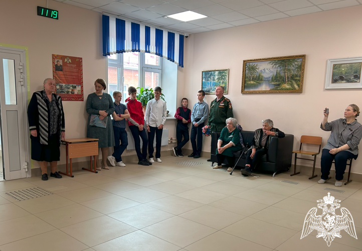 В Красноярском крае ветераны Росгвардии приняли участие в открытии стенда памяти Александра Будникова