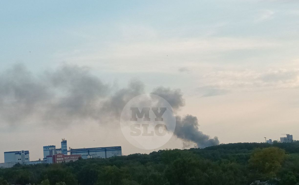 Красноармейский проспект 21 тула. Что горело в туле сегодня. Пожар в здании. Горящее поле. Пожар на одоевском шоссе в туле.