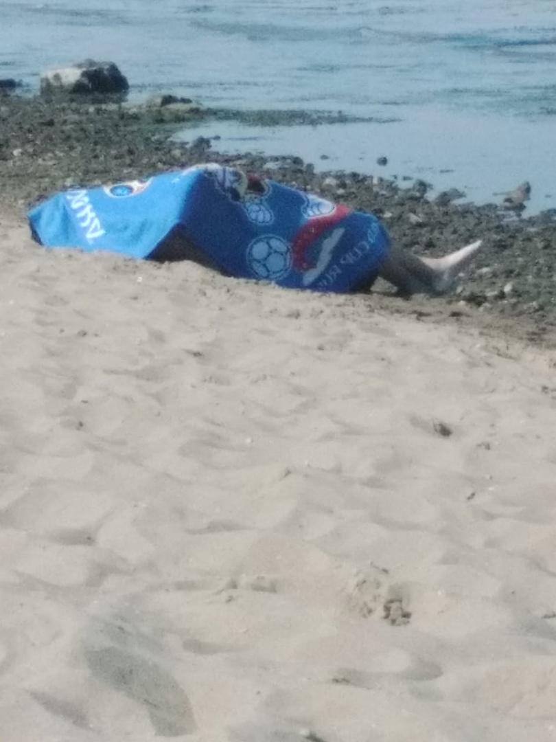 В сочи на пляже удовлетворяла двух мужчин. Смерч в лазаревском 2022. Сочи после наводнения. Что случилось на пляже. Море после потопа в сочи.