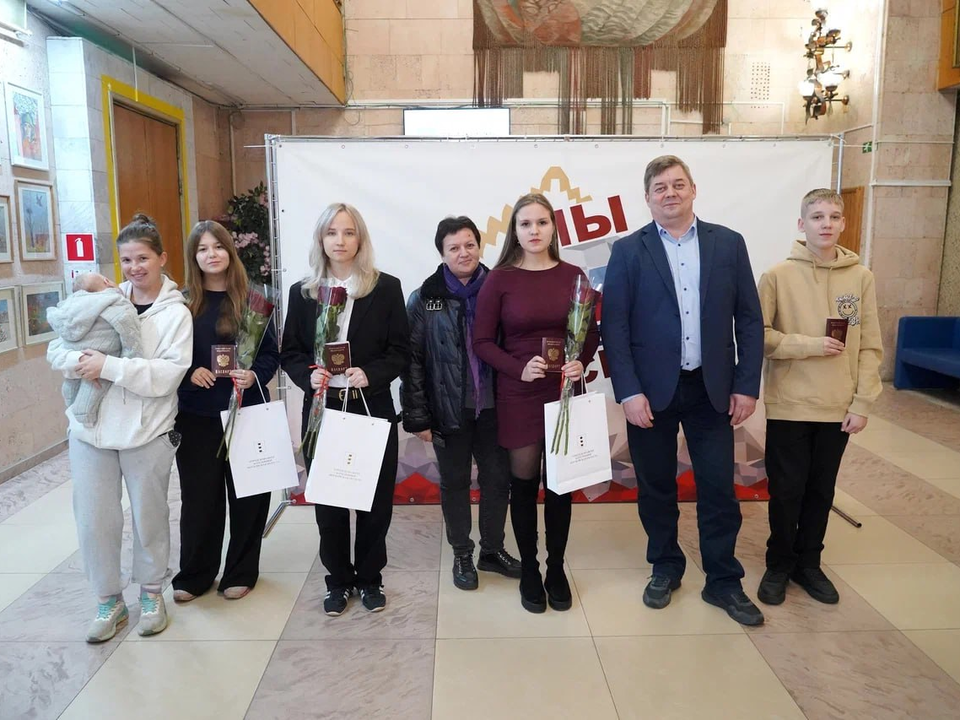 Начало взрослой жизни: четверо подростков получили главный документ в Котельниках