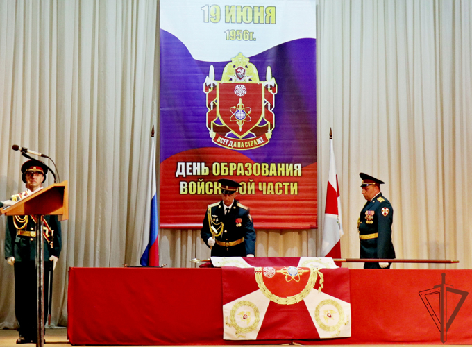 Снежинскому полку Уральского округа Росгвардии вручено боевое знамя нового образца