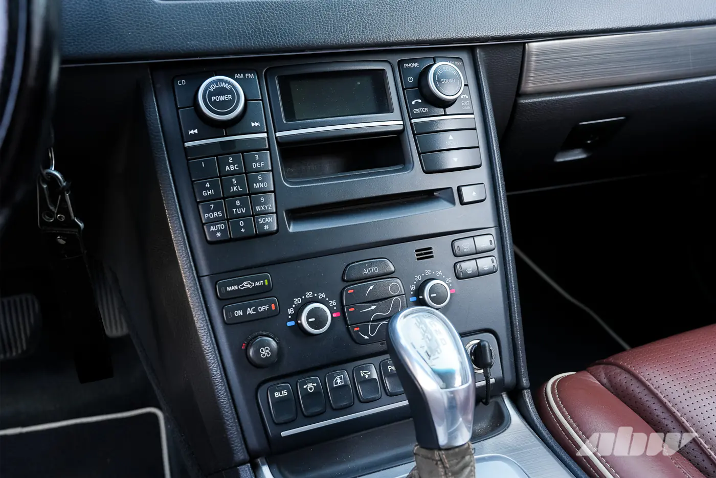 «Эта машина провоцирует своей мощностью»: история редкого Volvo XC90 с мотором V8