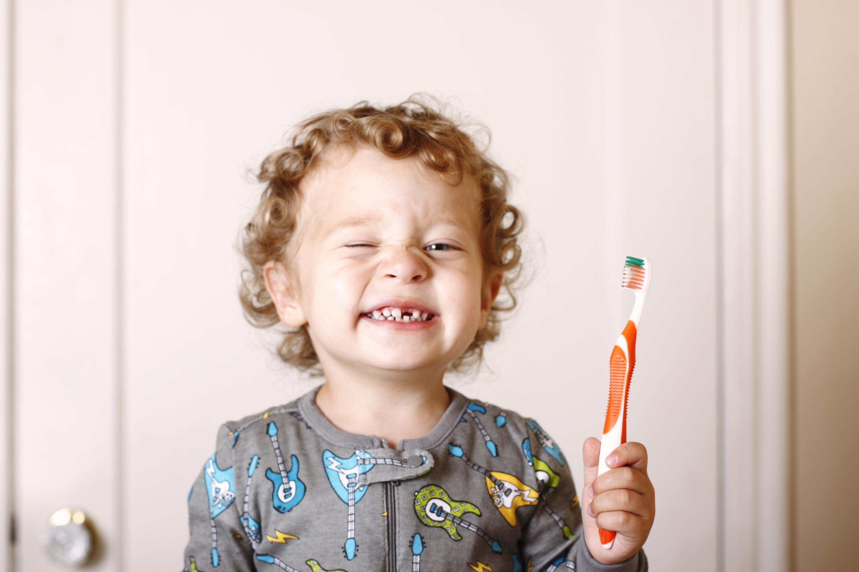 Выбираем зубную щетку ребенку