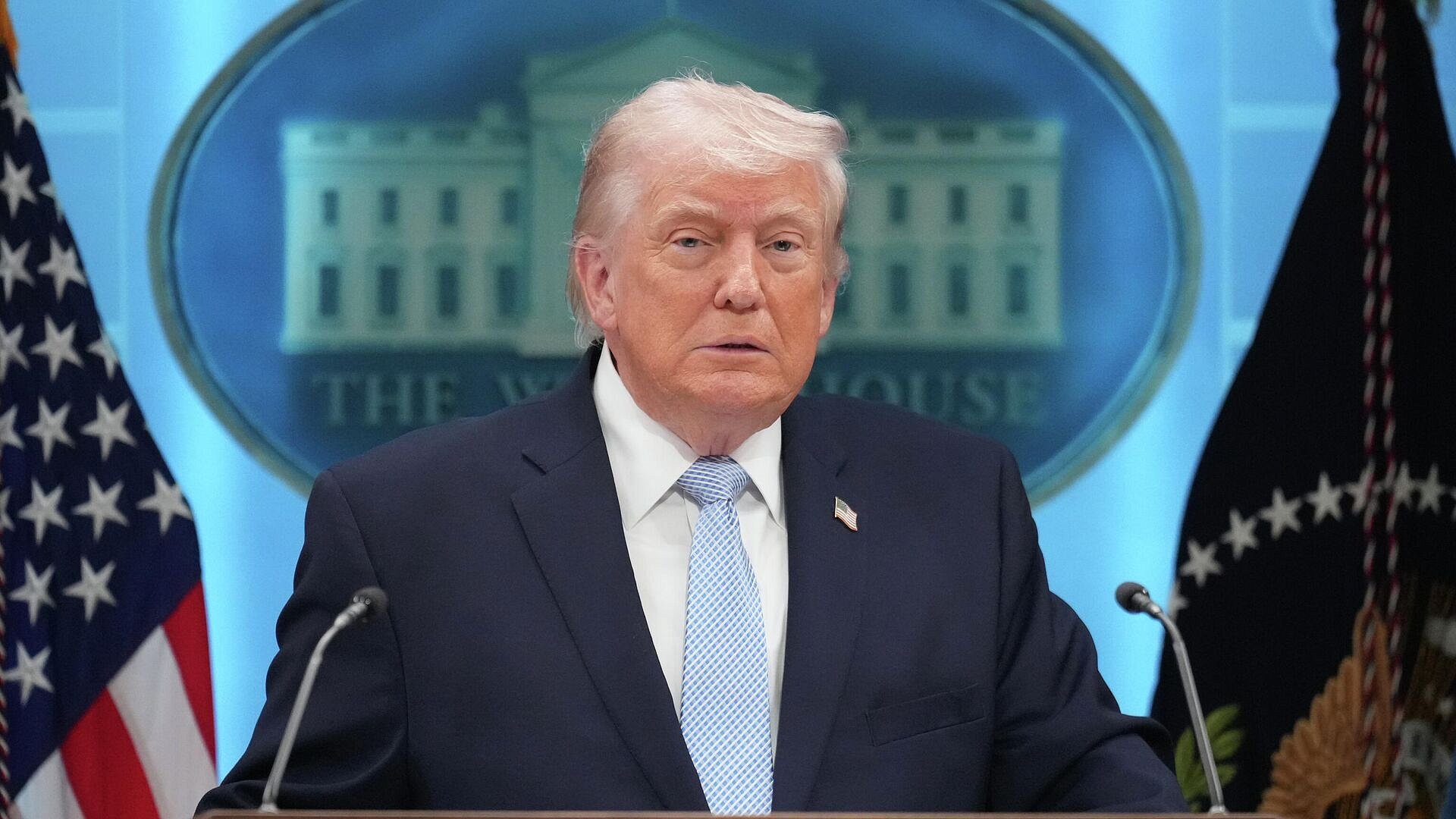 Большинство американцев не одобряют действия Трампа, пишут СМИ