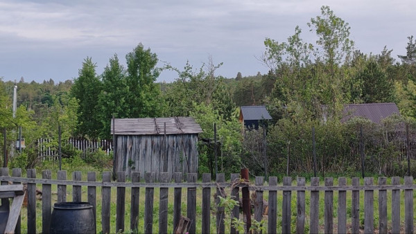 Под Самарой хозяин участка с помощью забора присвоил часть земли общего пользования