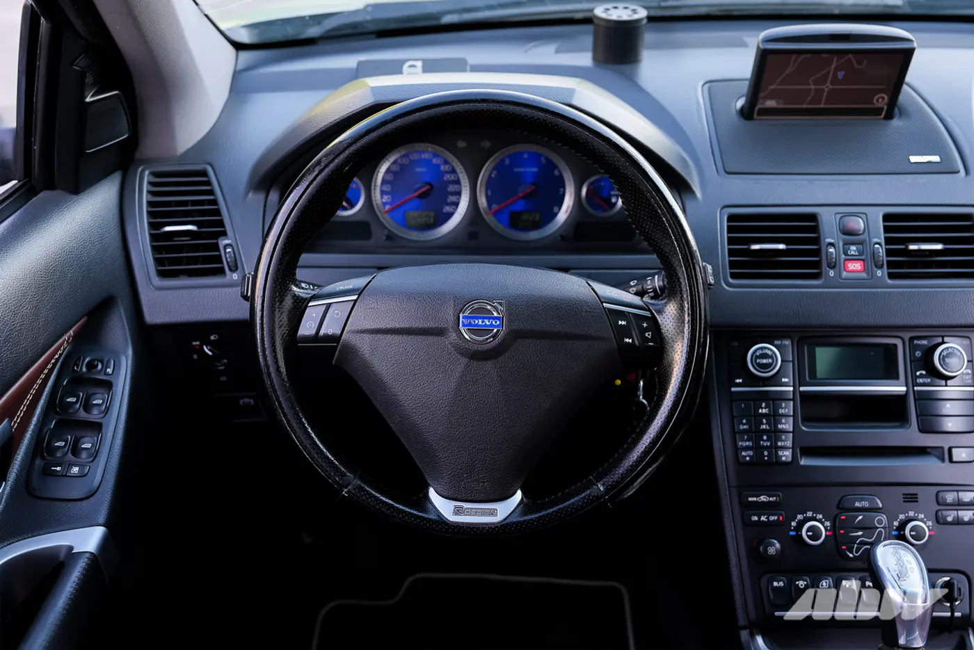«Эта машина провоцирует своей мощностью»: история редкого Volvo XC90 с мотором V8